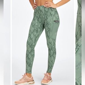 Fabletics On-The-Go PowerHold® High-Waisted Legging